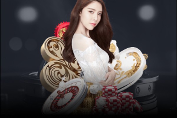 Đội ngũ chăm sóc khách hàng chuyên nghiệp của Vin7777 sẵn sàng hỗ trợ 24/7 qua live chat và điện thoại